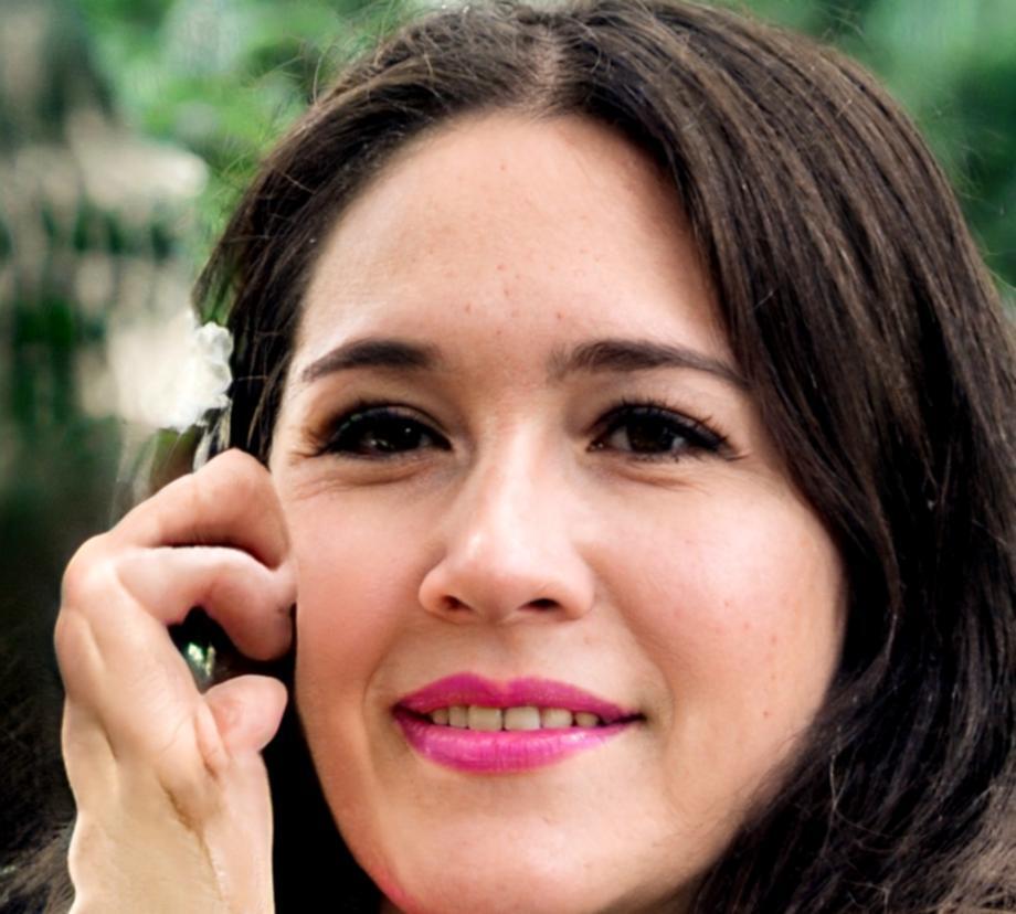 Esperta di worldbuilding fantasy che condivide metodologie narrative